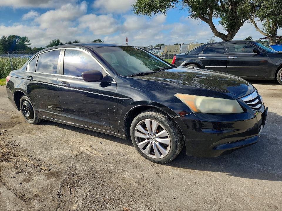 70296026 :رقم المزاد ، 1HGCP2F75BA082329 vin ، 2011 Honda Accord مزاد بيع