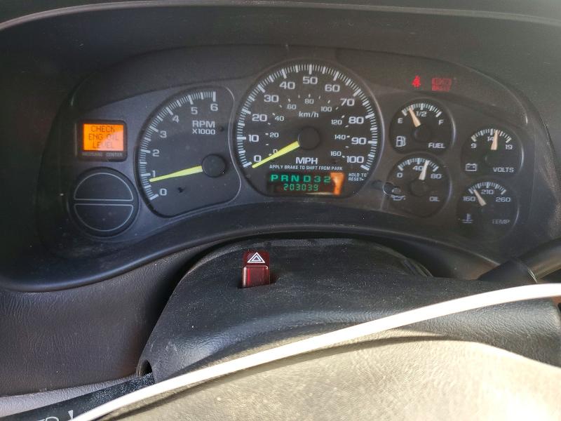 70549216 :رقم المزاد ، 3GNFK16T31G177710 vin ، 2001 Chevrolet Suburban مزاد بيع