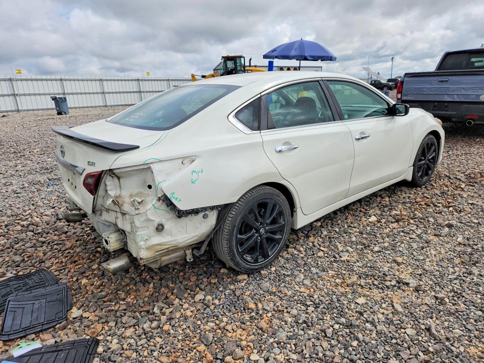 2017 Nissan Altima მანქანა იყიდება აუქციონზე, vin: 1N4AL3AP6HC294514, აუქციონის ნომერი: 68196766