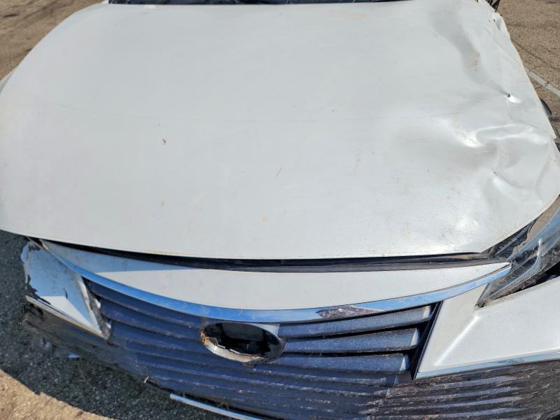 68775646 :رقم المزاد ، 4T1DA1AB4NU013382 vin ، 2022 Toyota Avalon مزاد بيع