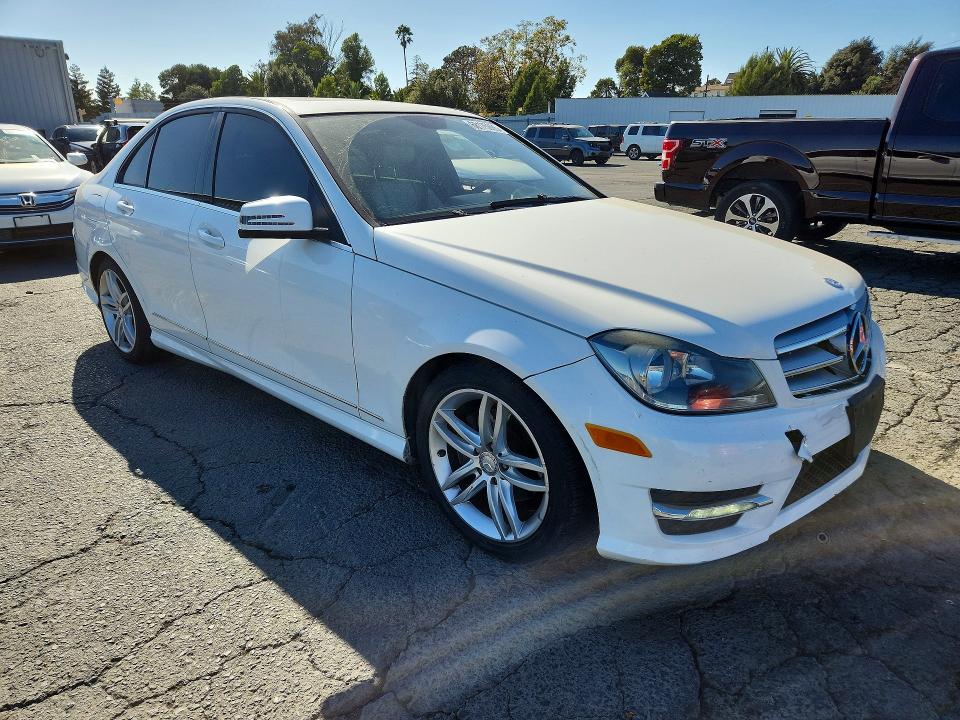 Продажа на аукционе авто 2013 Mercedes-benz C, vin: WDDGF4HB5DA747481, номер лота: 68175866