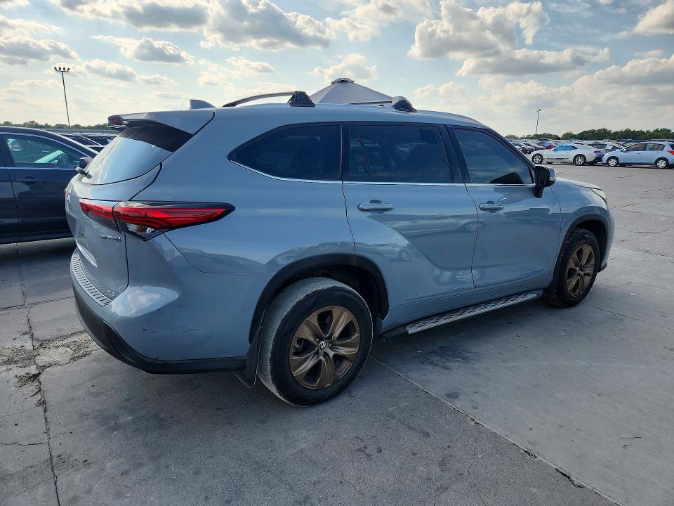 70695806 :رقم المزاد ، 5TDAARAH8NS513754 vin ، 2022 Toyota Highlander Hybrid مزاد بيع