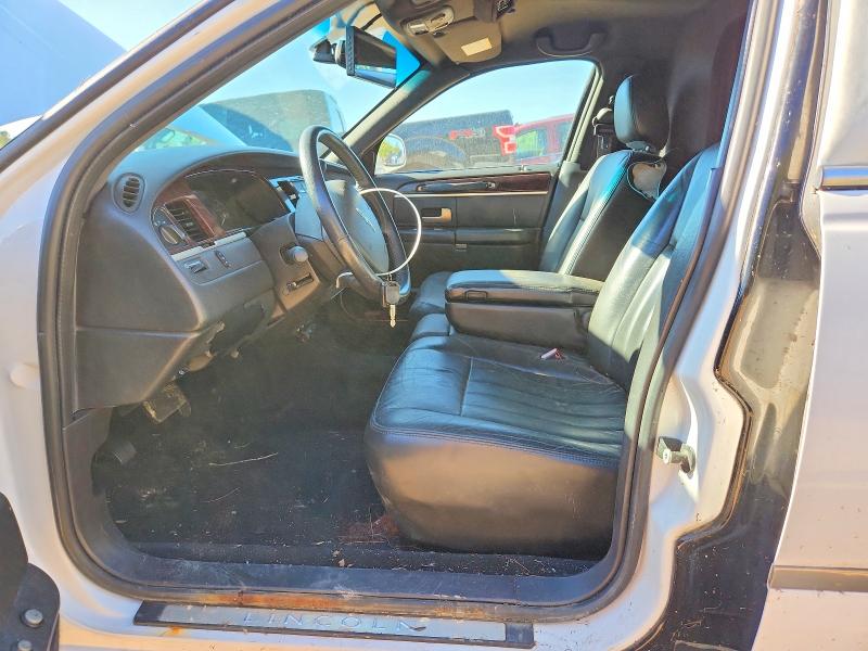 69910216 :رقم المزاد ، 2L1FM88W88X634401 vin ، 2008 Lincoln Town Car مزاد بيع