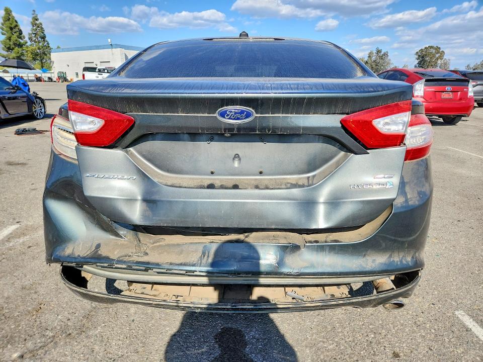 70530996 :رقم المزاد ، 3FA6P0LU2FR306930 vin ، 2015 Ford Fusion مزاد بيع