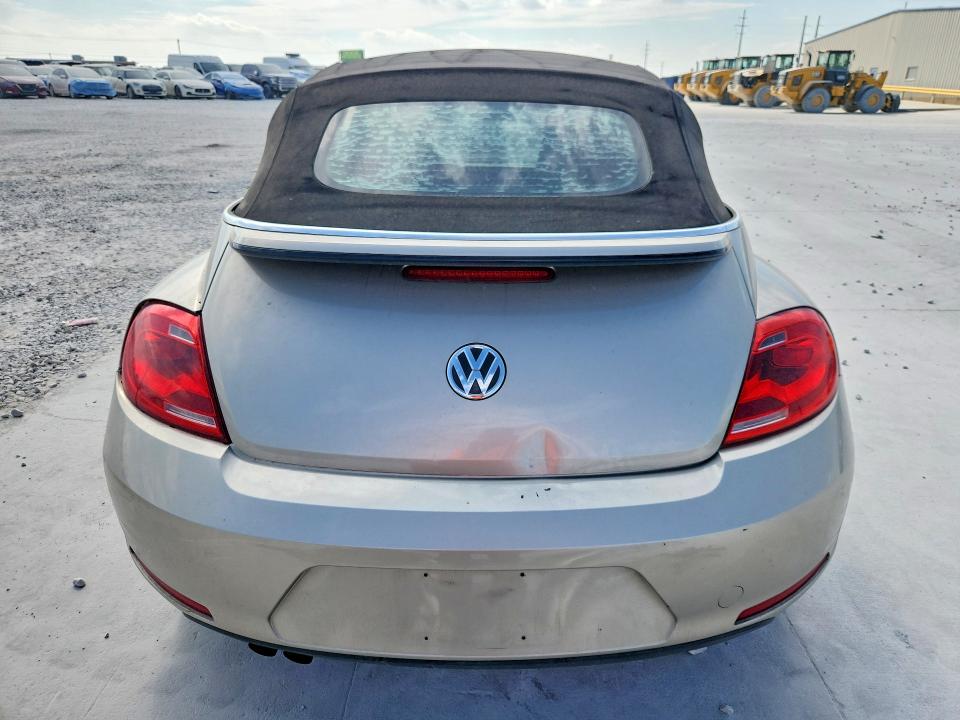 67902796 :رقم المزاد ، 3VW517AT8FM808362 vin ، 2015 Volkswagen Beetle مزاد بيع