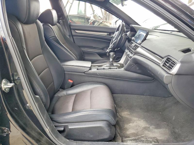 Продажа на аукционе авто 2018 Honda Accord, vin: 1HGCV1F39JA183997, номер лота: 69433676