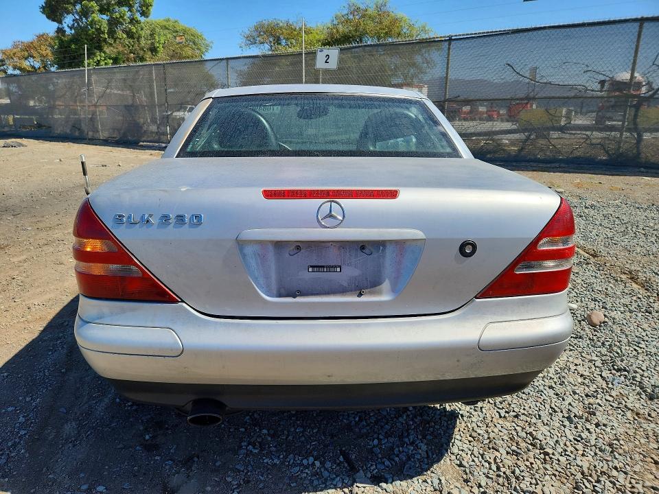 1999 Mercedes-benz Slk მანქანა იყიდება აუქციონზე, vin: WDBKK47F1XF134946, აუქციონის ნომერი: 70849646