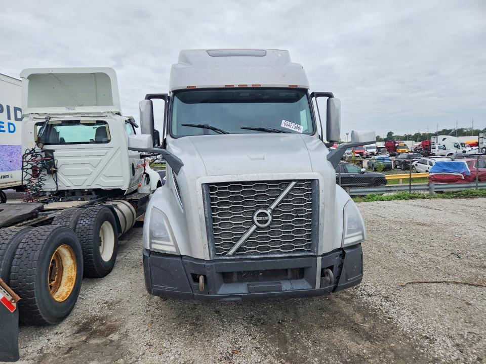 69427546 :رقم المزاد ، 4V4NC9EH3LN236993 vin ، 2020 Volvo Vn مزاد بيع