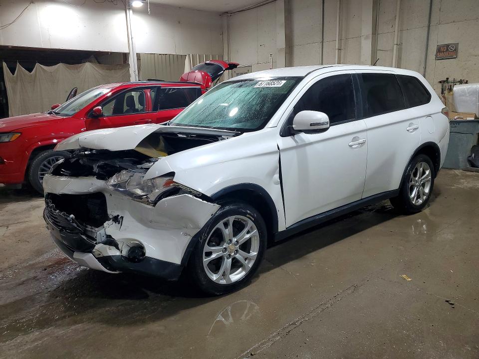 67168526 :رقم المزاد ، JA4AZ3A3XFZ011154 vin ، 2015 Mitsubishi Outlander مزاد بيع