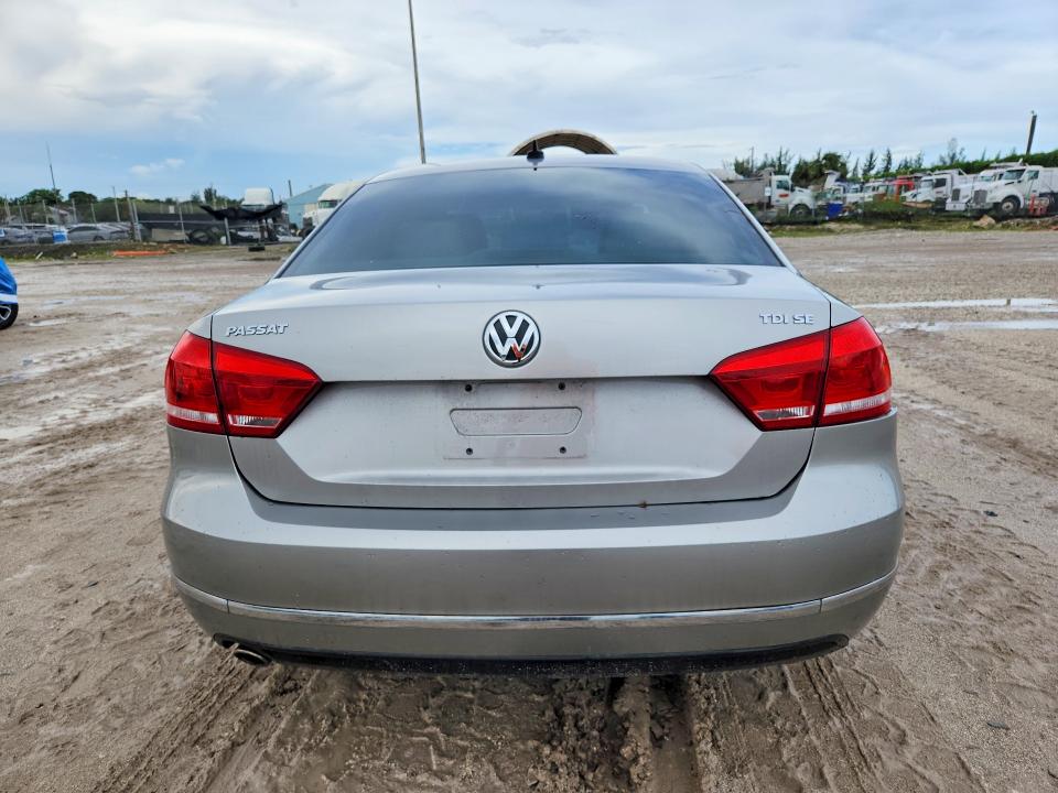 67498776 :رقم المزاد ، 1VWBN7A37DC111092 vin ، 2013 Volkswagen Passat مزاد بيع