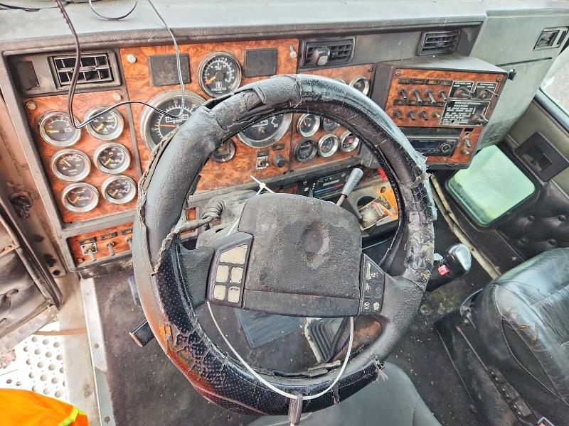 Продажа на аукционе авто 2000 Kenworth W900, vin: 1XKWDB9X7YR848740, номер лота: 69780196
