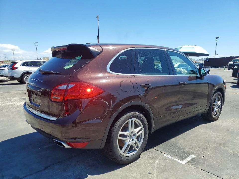 62246106 :رقم المزاد ، WP1AA2A26ELA05687 vin ، 2014 Porsche Cayenne مزاد بيع
