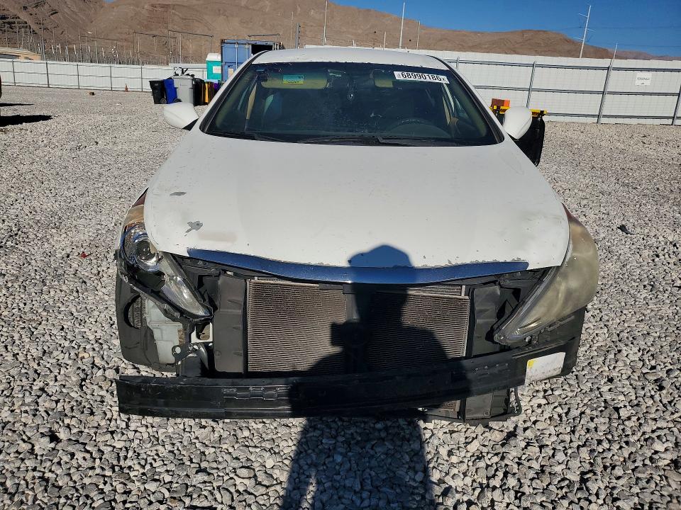68990186 :رقم المزاد ، 5NPEB4AC8BH002455 vin ، 2011 Hyundai Sonata مزاد بيع