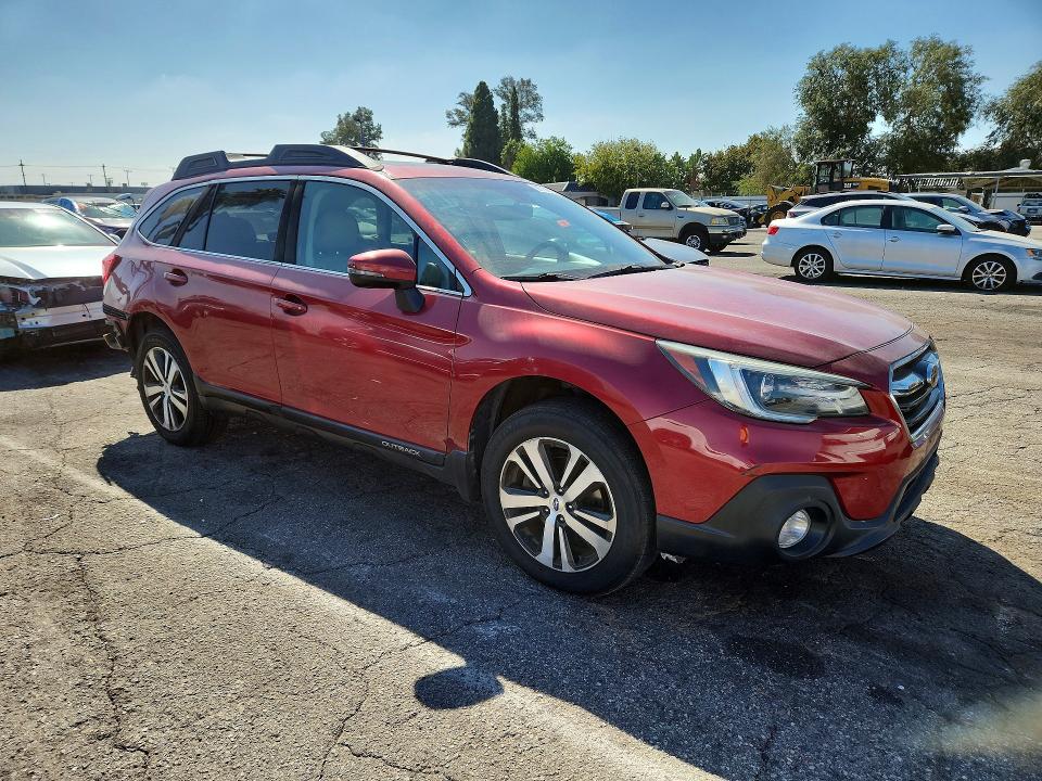 67704326 :رقم المزاد ، 4S4BSANC6J3325338 vin ، 2018 Subaru Outback مزاد بيع