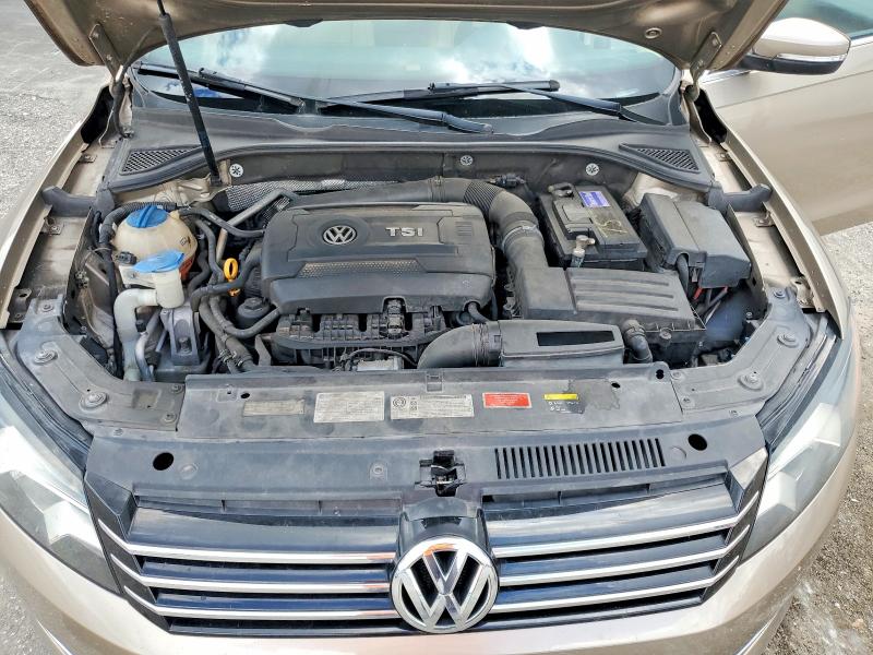 68642436 :رقم المزاد ، 1VWAT7A34FC109594 vin ، 2015 Volkswagen Passat مزاد بيع