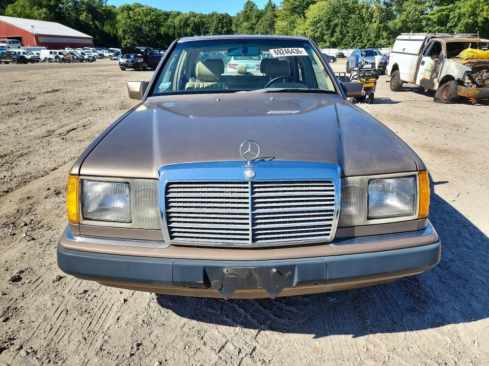 69246436 :رقم المزاد ، WDBEB28D9LB183778 vin ، 1990 Mercedes-benz 300 مزاد بيع