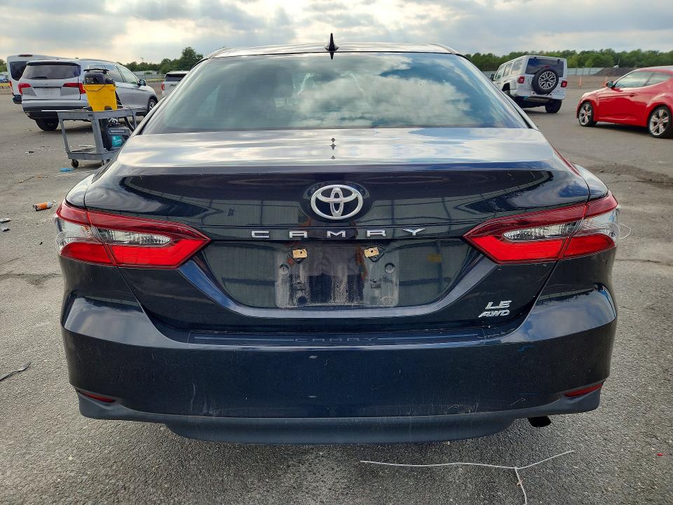 67699056 :رقم المزاد ، 4T1C11BK1MU020721 vin ، 2021 Toyota Camry مزاد بيع