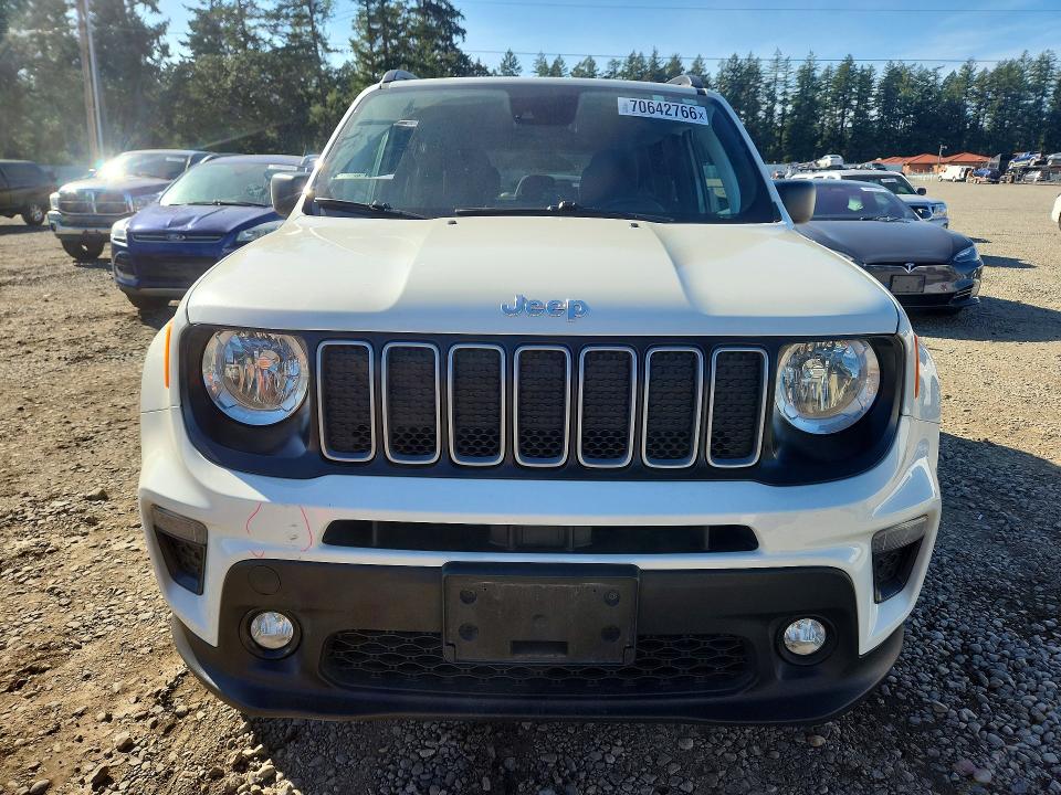 70642766 :رقم المزاد ، ZACNJDB15NPN78903 vin ، 2022 Jeep Renegade مزاد بيع
