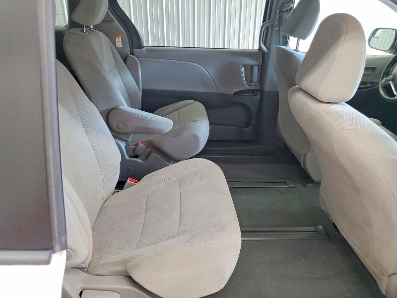 69585926 :رقم المزاد ، 5TDZZ3DCXKS004835 vin ، 2019 Toyota Sienna مزاد بيع