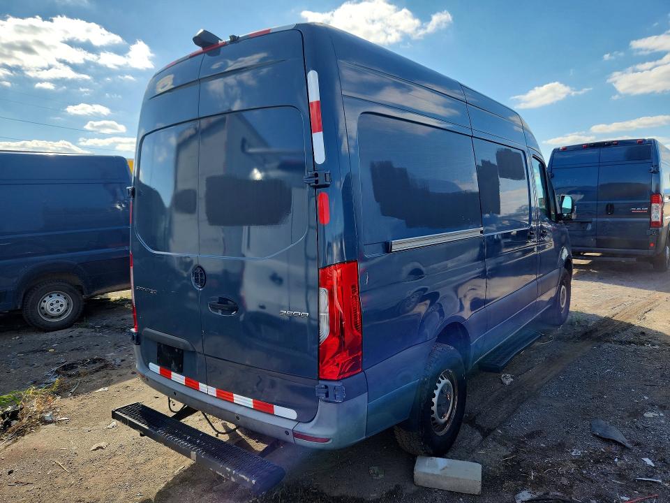 70811436 :رقم المزاد ، WD4PF0CD5KP057645 vin ، 2019 Mercedes-benz Sprinter مزاد بيع