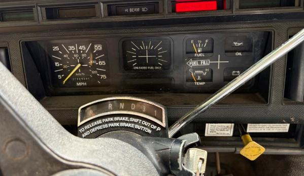 69895336 :رقم المزاد ، 1FDNF70J6WVA03014 vin ، 1998 Ford F700 مزاد بيع