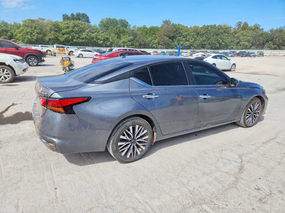70075446 :رقم المزاد ، 1N4BL4DV0PN334495 vin ، 2023 Nissan Altima مزاد بيع