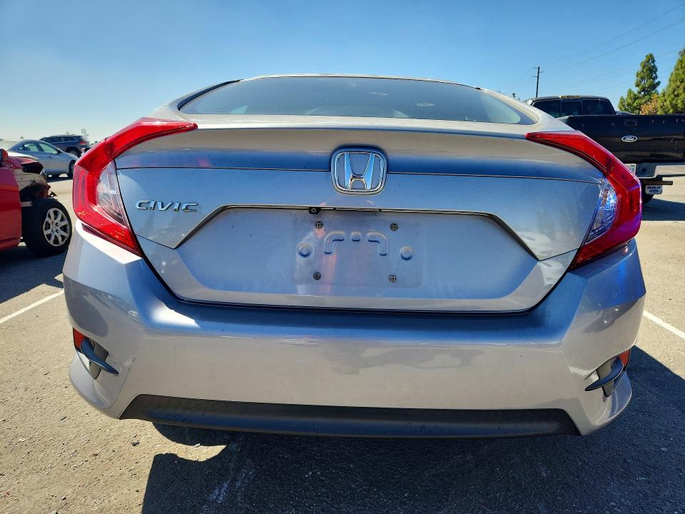 Продаж на аукціоні авто 2018 Honda Civic, vin: 2HGFC2F56JH528513, номер лоту: 67678696