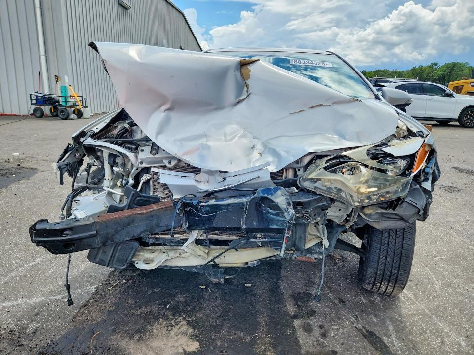 68334326 :رقم المزاد ، 2T1BURHE4FC381173 vin ، 2015 Toyota Corolla مزاد بيع