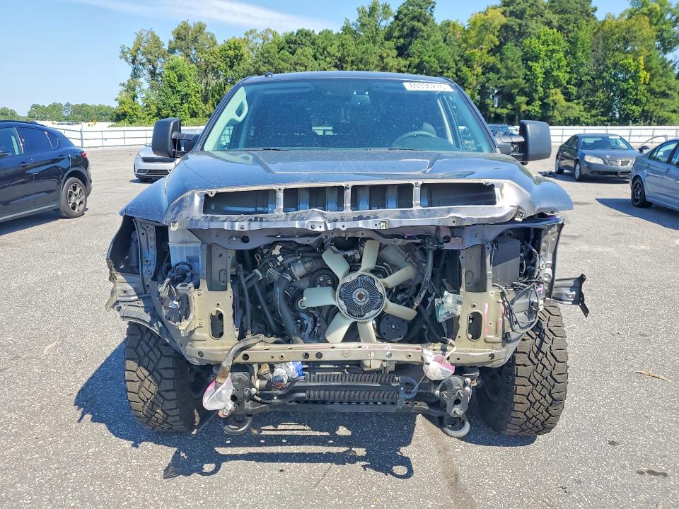 2018 Toyota Tundra მანქანა იყიდება აუქციონზე, vin: 5TFDW5F10JX725281, აუქციონის ნომერი: 69336276