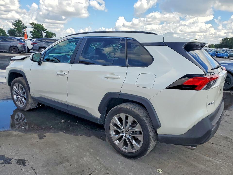 66860616 :رقم المزاد ، 2T3C1RFV2MW171111 vin ، 2021 Toyota Rav4 مزاد بيع