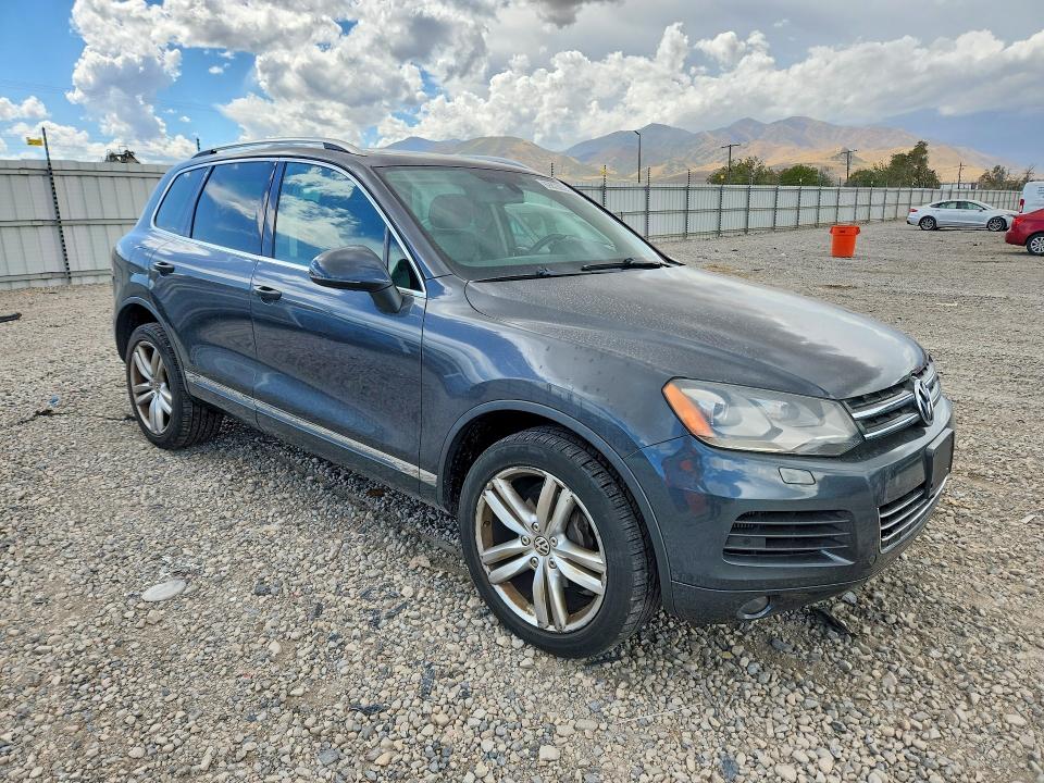 69823826 :رقم المزاد ، WVGEP9BP7ED001478 vin ، 2014 Volkswagen Touareg مزاد بيع