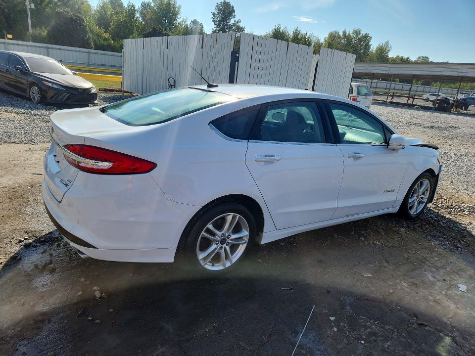 Продажа на аукционе авто 2018 Ford Fusion, vin: 3FA6P0LU7JR221140, номер лота: 71369926