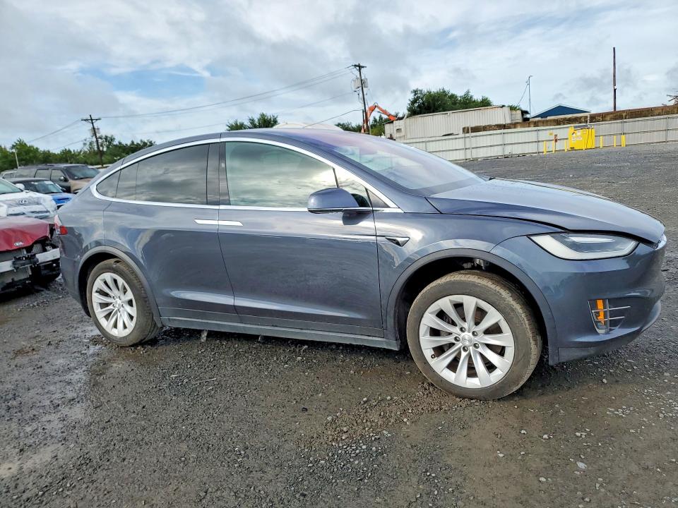 67529516 :رقم المزاد ، 5YJXCBE21LF261784 vin ، 2020 Tesla Model X مزاد بيع