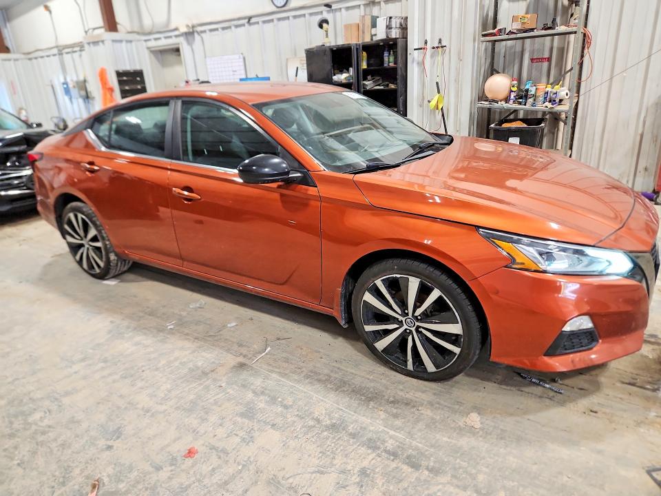 69411216 :رقم المزاد ، 1N4BL4CW6KN322564 vin ، 2019 Nissan Altima مزاد بيع