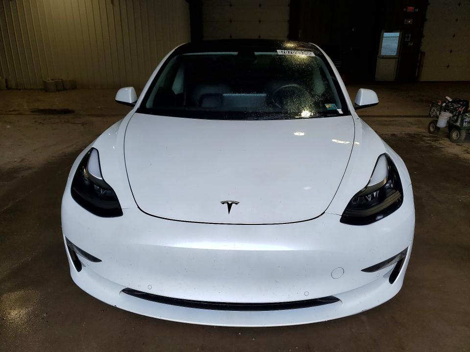 2022 Tesla Model 3 მანქანა იყიდება აუქციონზე, vin: 5YJ3E1EA5NF372335, აუქციონის ნომერი: 70709936