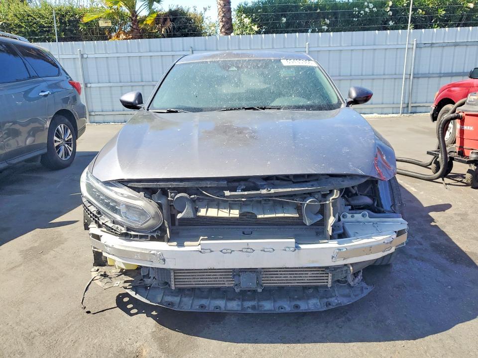 69435366 :رقم المزاد ، 1HGCV1F32JA228228 vin ، 2018 Honda Accord مزاد بيع