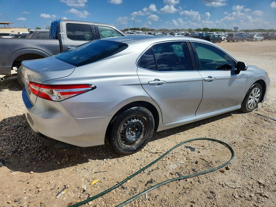 2018 Toyota Camry მანქანა იყიდება აუქციონზე, vin: 4T1B11HK9JU089381, აუქციონის ნომერი: 65361386