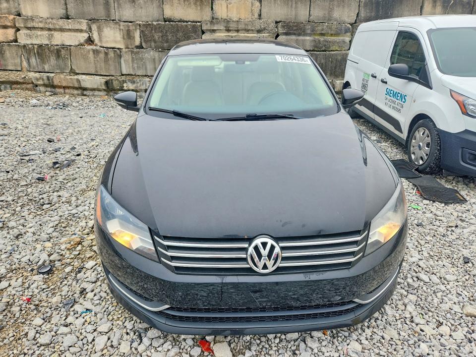 70264336 :رقم المزاد ، 1VWBP7A31CC037628 vin ، 2012 Volkswagen Passat مزاد بيع