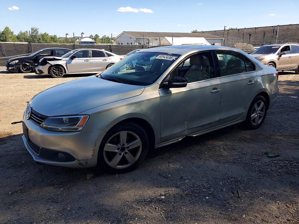 68943416 :رقم المزاد ، 3VWLL7AJXBM126514 vin ، 2011 Volkswagen Jetta مزاد بيع