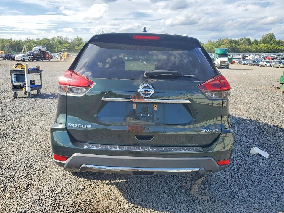 68559706 :رقم المزاد ، 5N1AT2MVXJC720673 vin ، 2018 Nissan Rogue مزاد بيع