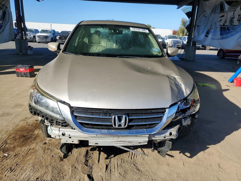 70742106 :رقم المزاد ، 1HGCR2F32EA255672 vin ، 2014 Honda Accord مزاد بيع