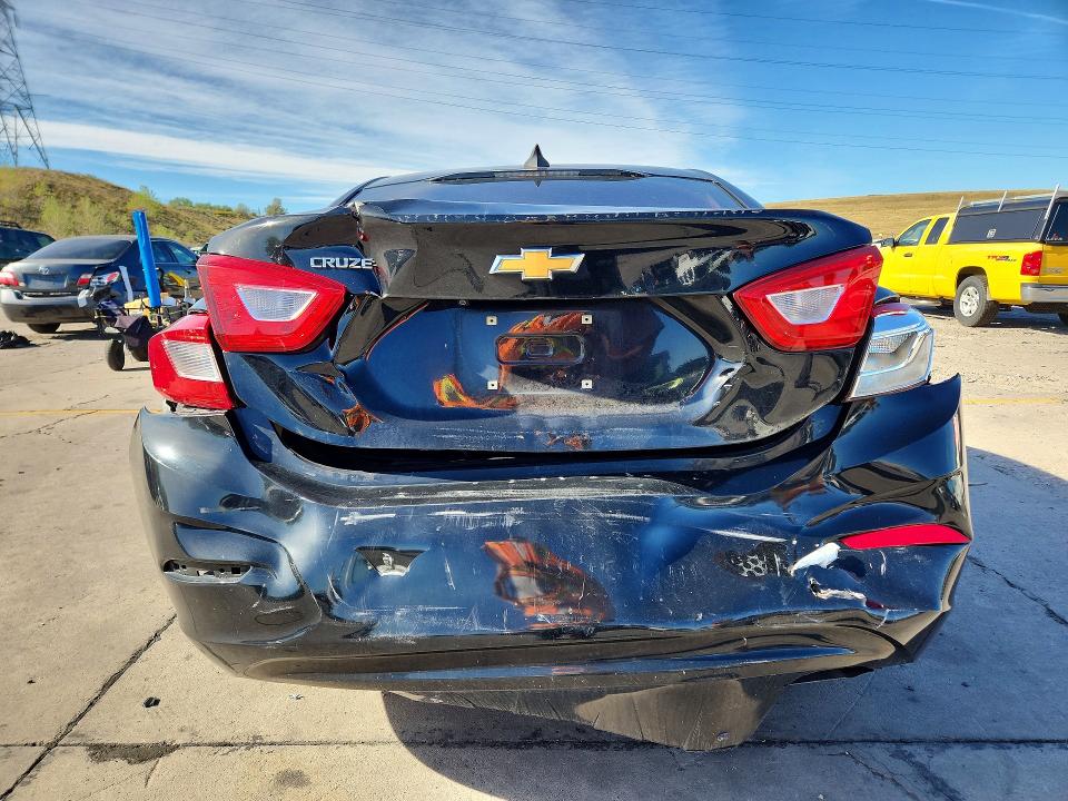 Продаж на аукціоні авто 2018 Chevrolet Cruze, vin: 1G1BC5SM6J7124854, номер лоту: 68247946
