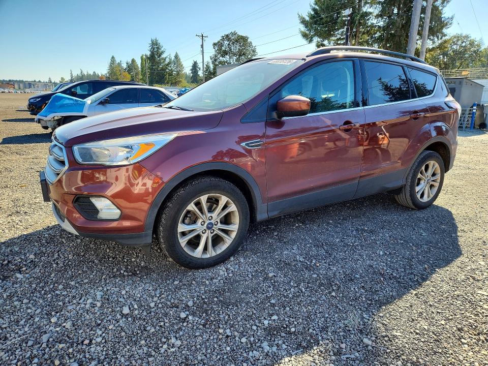 68035126 :رقم المزاد ، 1FMCU0GD8JUB62331 vin ، 2018 Ford Escape مزاد بيع