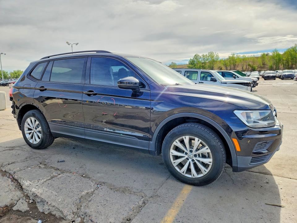 69338096 :رقم المزاد ، 3VV0B7AX4KM095808 vin ، 2019 Volkswagen Tiguan مزاد بيع