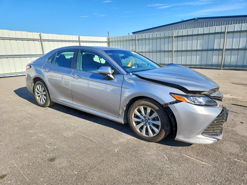 67785566 :رقم المزاد ، 4T1B11HKXKU692681 vin ، 2019 Toyota Camry مزاد بيع
