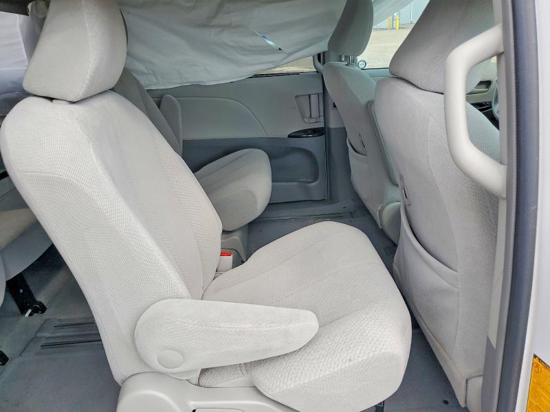 68337996 :رقم المزاد ، 5TDKK3DC0CS226484 vin ، 2012 Toyota Sienna مزاد بيع