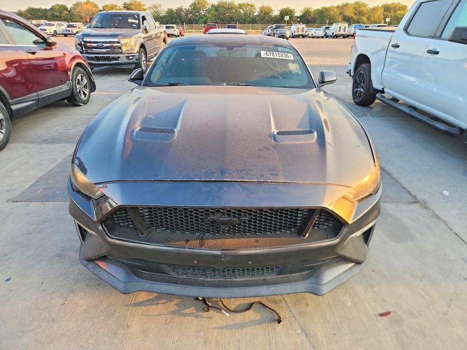 67815236 :رقم المزاد ، 1FA6P8CF3J5165698 vin ، 2018 Ford Mustang مزاد بيع