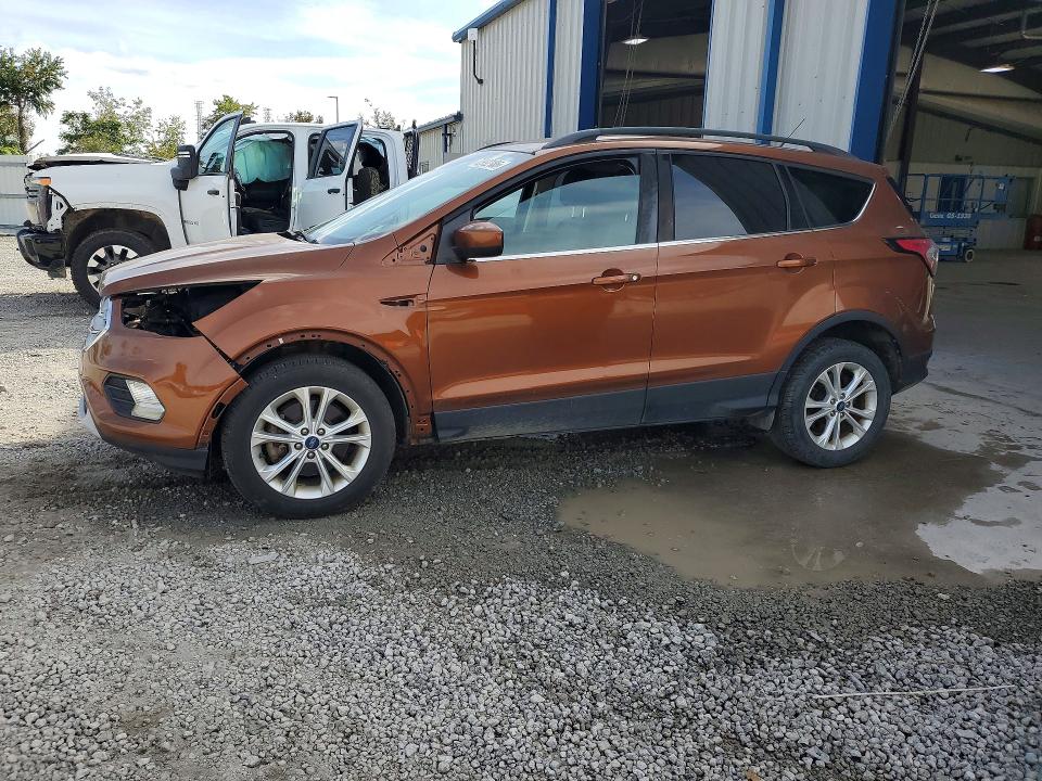 70992186 :رقم المزاد ، 1FMCU9G91HUB98307 vin ، 2017 Ford Escape مزاد بيع