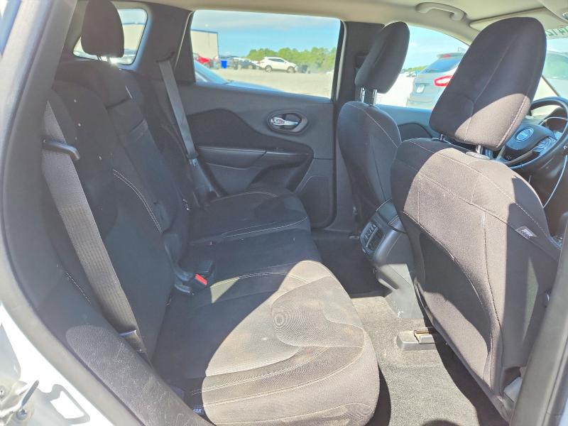 67141286 :رقم المزاد ، 1C4PJLCB0FW771073 vin ، 2015 Jeep Cherokee مزاد بيع