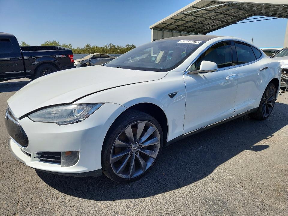 68577486 :رقم المزاد ، 5YJSA1CN9DFP23016 vin ، 2013 Tesla Model S مزاد بيع